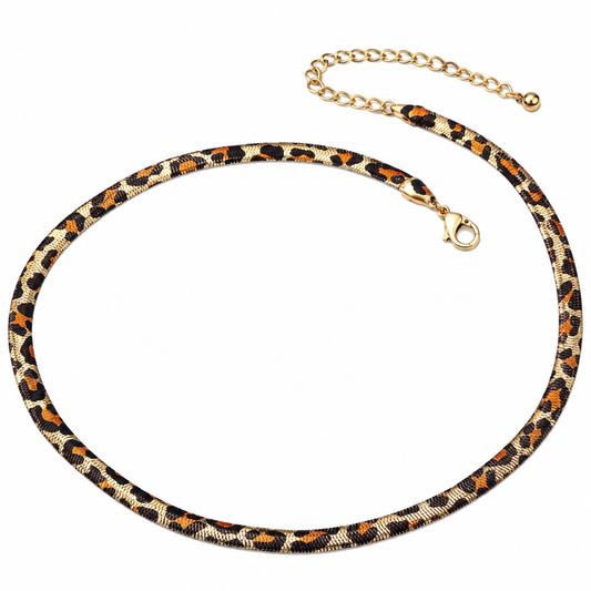 Collar relieve de serpiente
