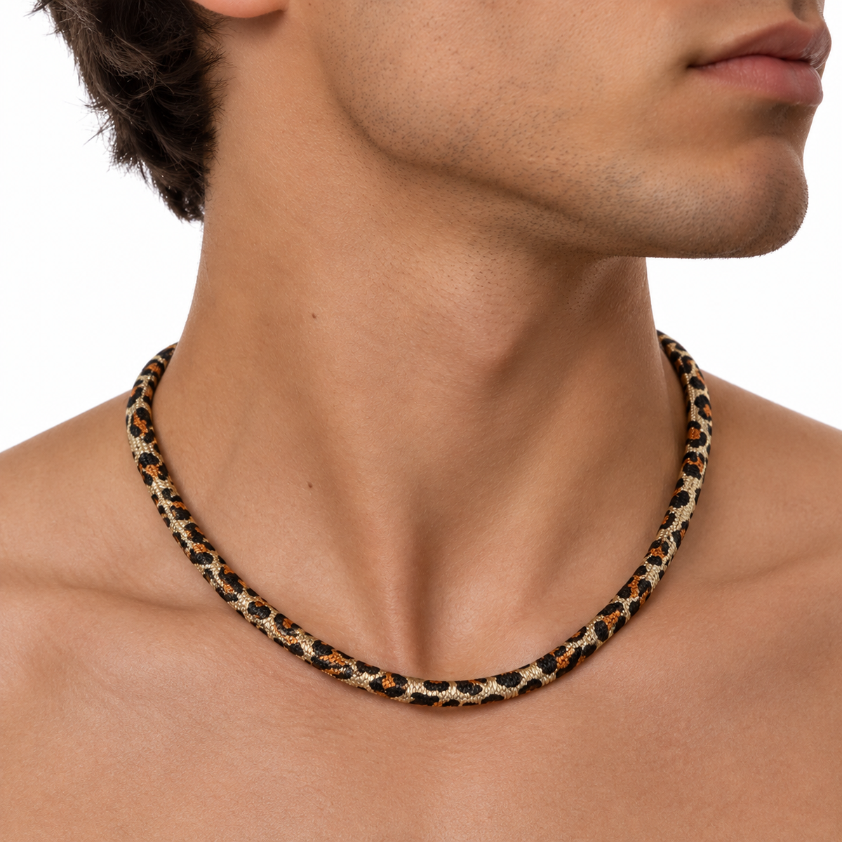 Collar relieve de serpiente